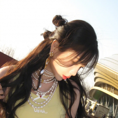 森林里的熊先生冬眠中